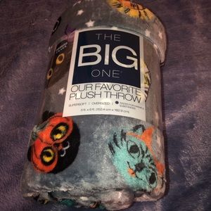 Brand new “The Big One” throw from Kohls Halloween cats